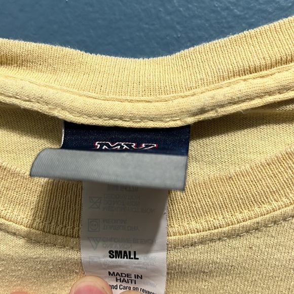 Yellow Quinnipiac university tee unisex - Picture 2 of 3